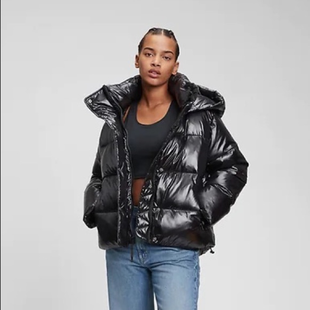 GAP 100% Recycled Polyester Relaxed Heavyweight Cropped Puffer Jacket in black